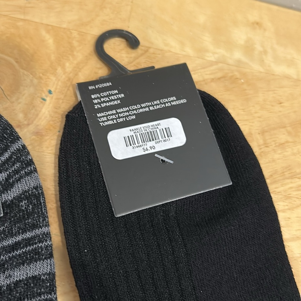 Hot Topic Socks Bundle (4 pairs) - Picture 11 of 16